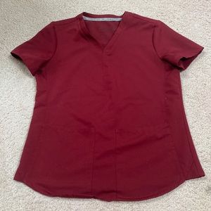 Women’s XS fabletics wine Method 2 pocket scrub top